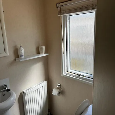 Hesket Plot 42 Sleeps 3 - 1 Double 1 Single No Commercial Vans Allowed بيت للعطل *